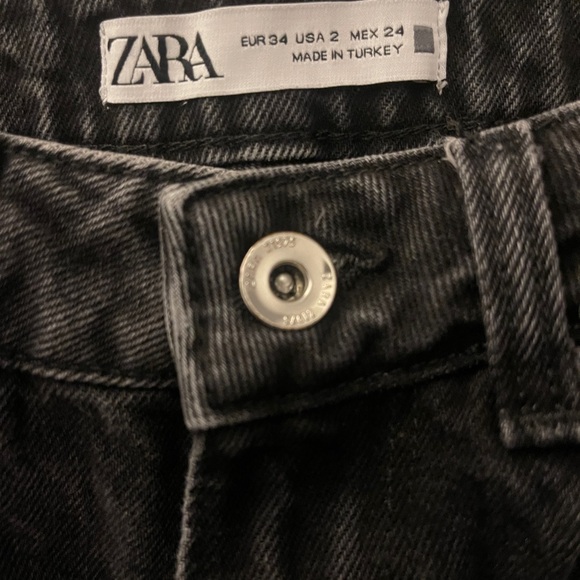 Zara Black Denim Jeans - Picture 2 of 2